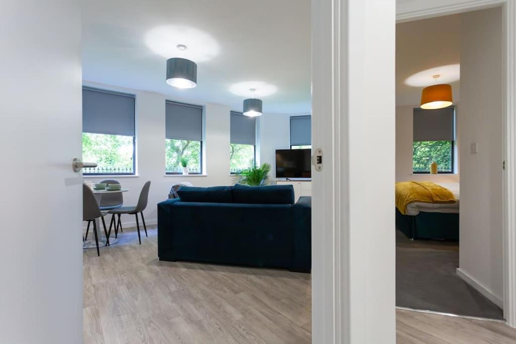 Polly'S Place Apartment Taunton & Free Off Road Parking & Wifi Exterior photo